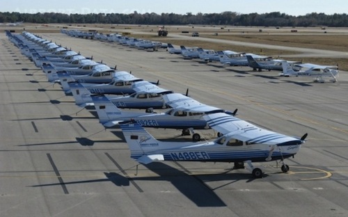 Small planes use Daytona Beach International Airport / Headline Surfer®