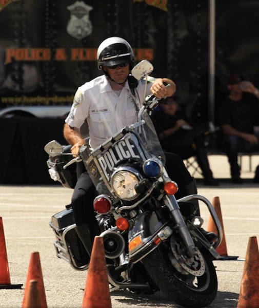 Joh Holloway of NSBPD in motors competition / Headline Surfer®