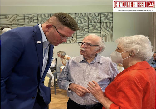 LongwooMayor Matt Morgan with 100th birthday citizen / Headline Surfer