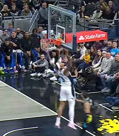 Paolo Banchero dunks