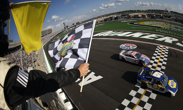 Chase Elliott wins Quaker 400 in Atlanta / Headline Surfer